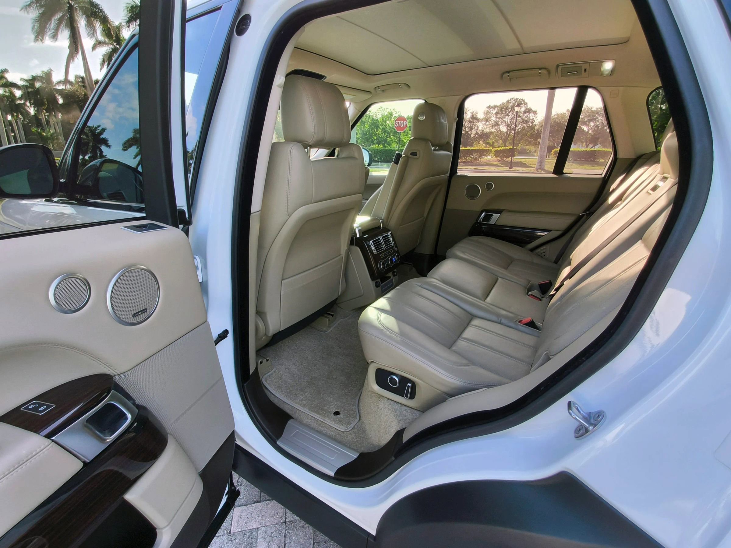 Used 2017 Land Rover Range Rover Supercharged image 28