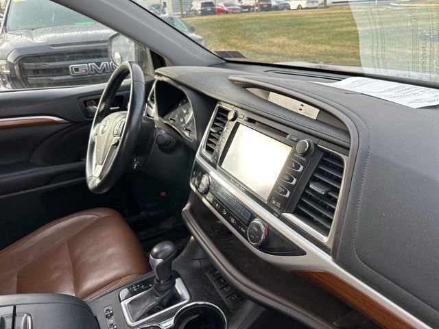 Used 2019 Toyota Highlander Limited image 16