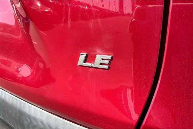 Used 2019 Toyota RAV4 LE image 7