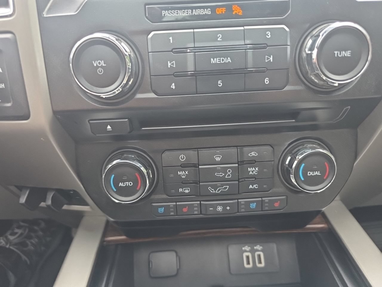 Used 2016 Ford F150 Lariat AWD/4WD image 27