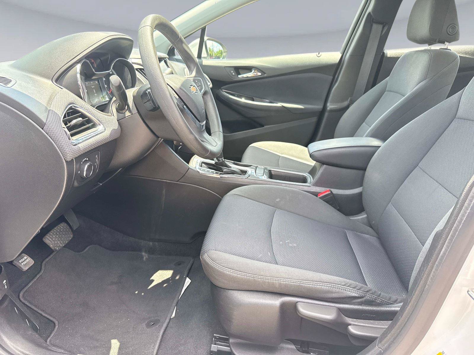 Used 2019 Chevrolet Cruze LT FWD image 18