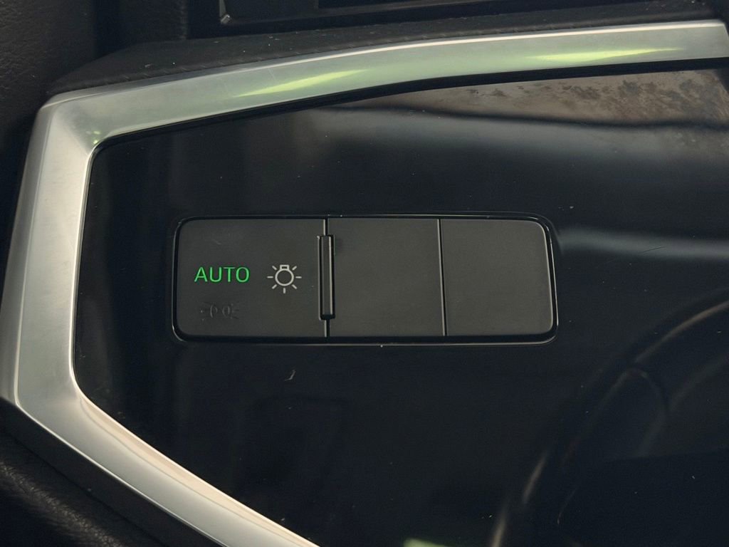 Used 2022 Audi Q3 2.0T Premium w/ Convenience Package AWD/4WD image 14