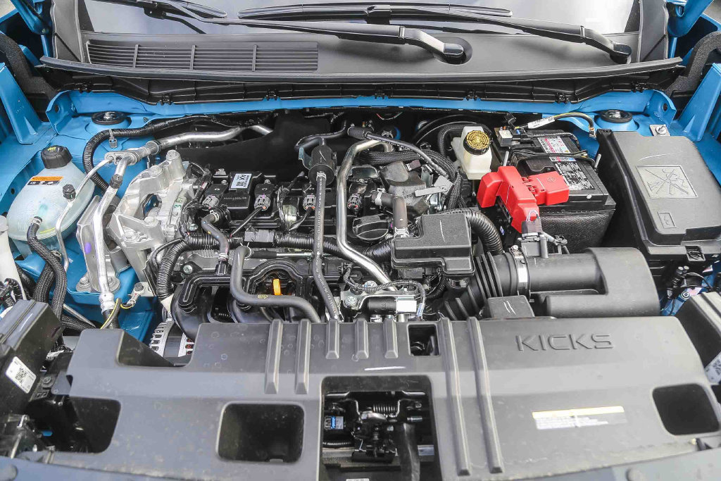 New 2026 Nissan Kicks SR FWD image 13