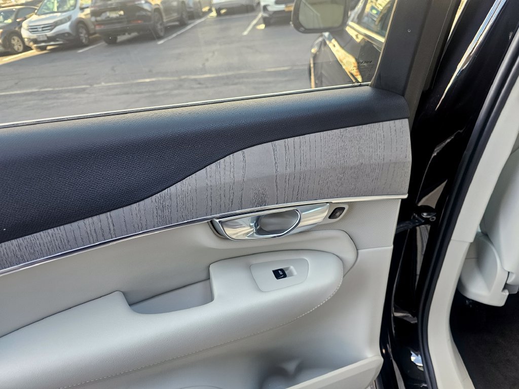 Certified 2025 Volvo XC90 T8 Plus w/ Protection Package Premier AWD/4WD image 13