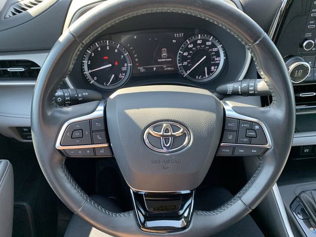 Used 2021 Toyota Highlander XLE image 19