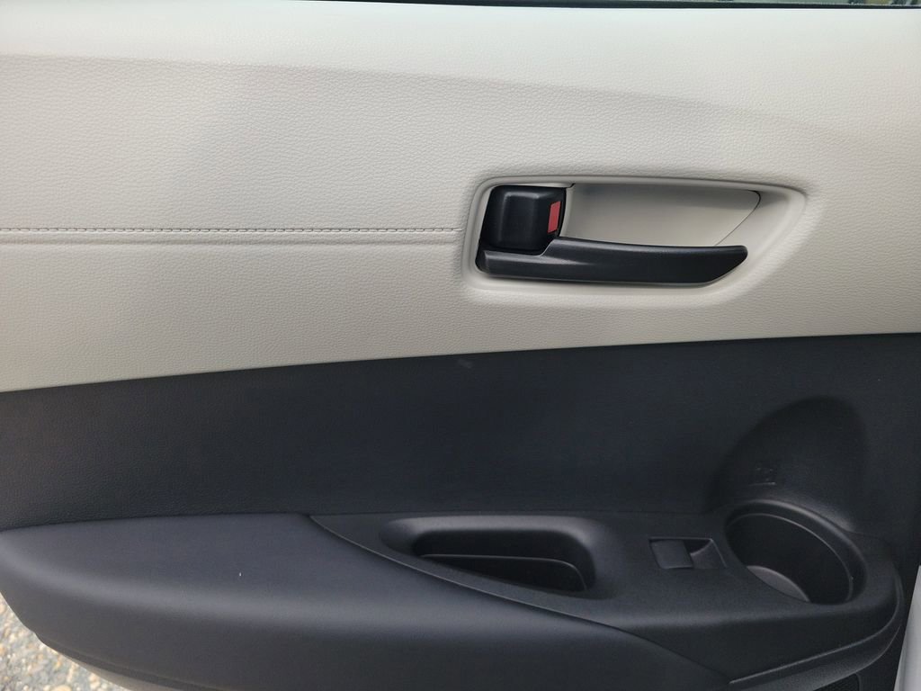 Used 2025 Toyota Corolla Cross L image 7