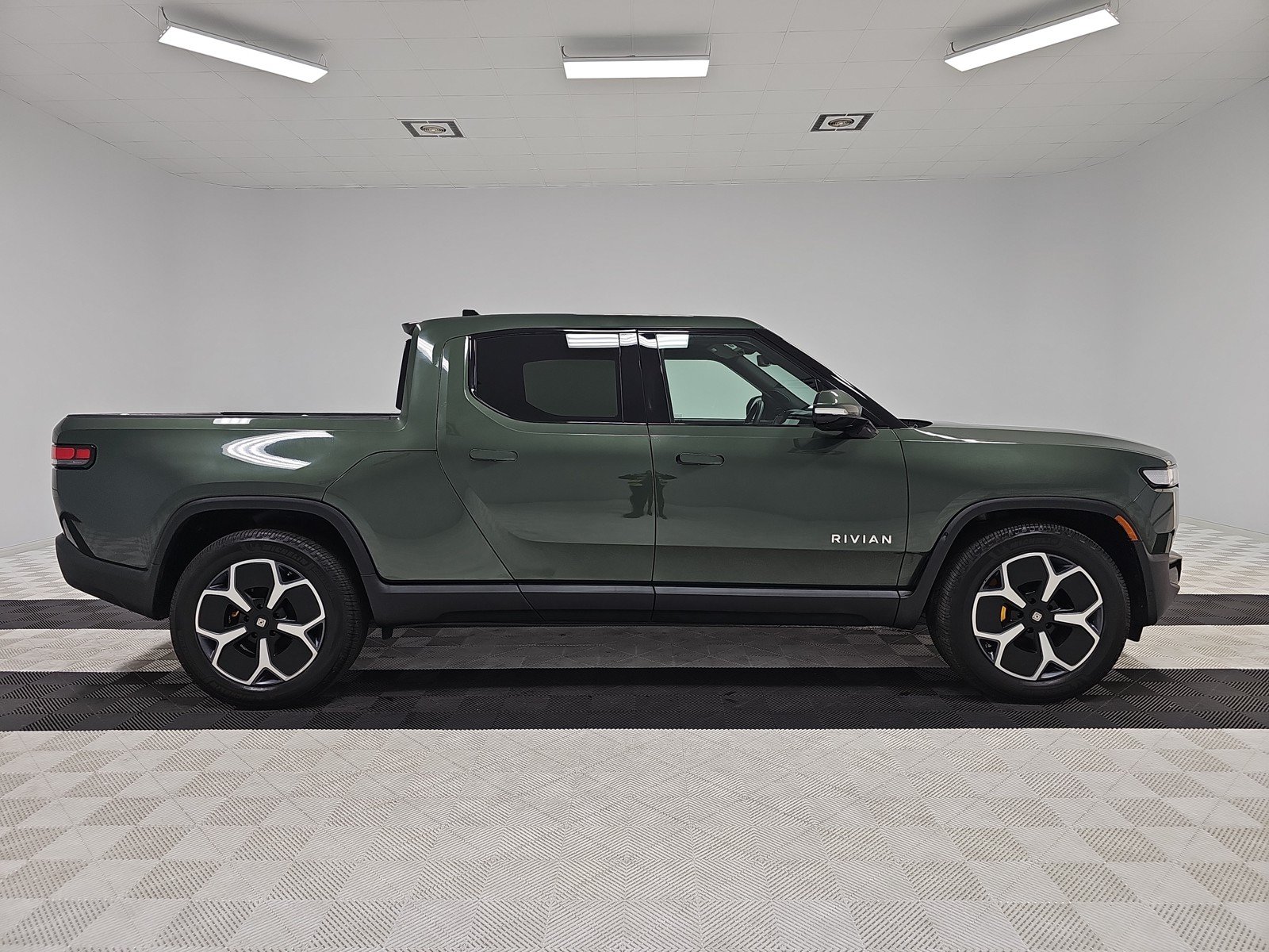 Used 2022 Rivian R1T Adventure AWD/4WD image 6