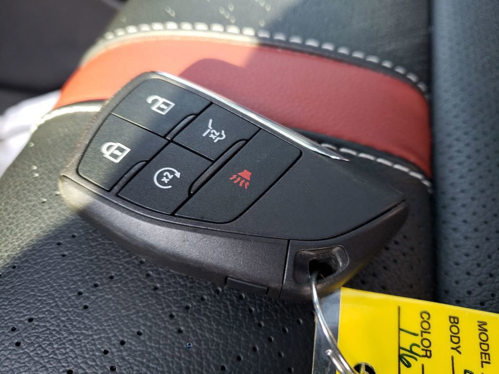 Used 2024 Chevrolet Traverse RS image 28