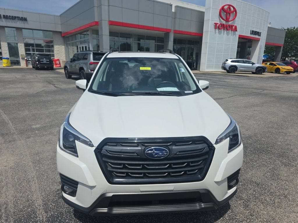 Used 2023 Subaru Forester Limited AWD/4WD image 3