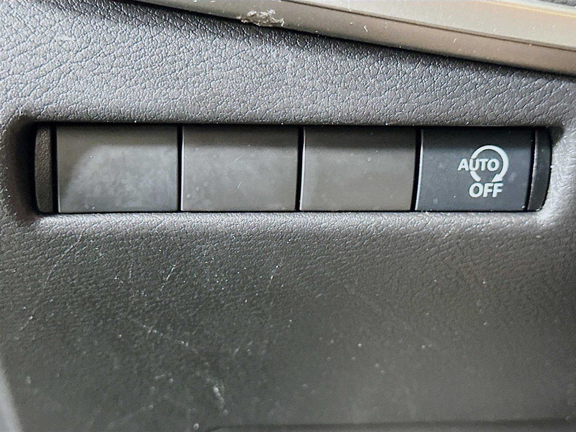 Used 2025 Nissan Kicks S image 17