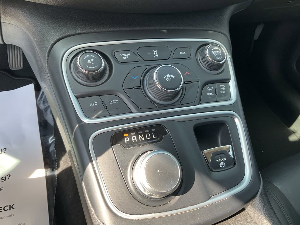 Used 2017 Chrysler 200 Limited Platinum image 11