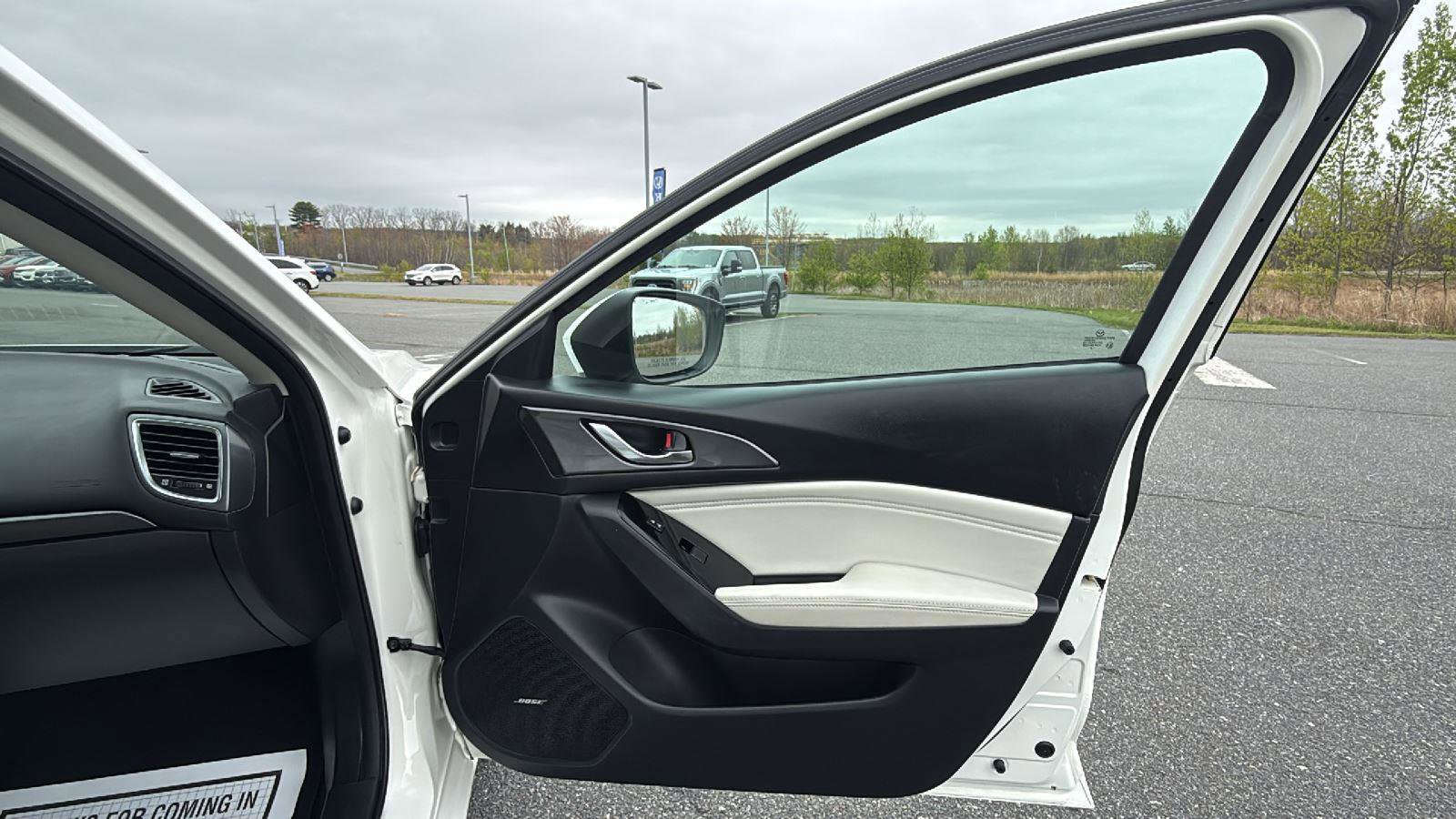 Used 2018 MAZDA MAZDA3 Grand Touring FWD image 16