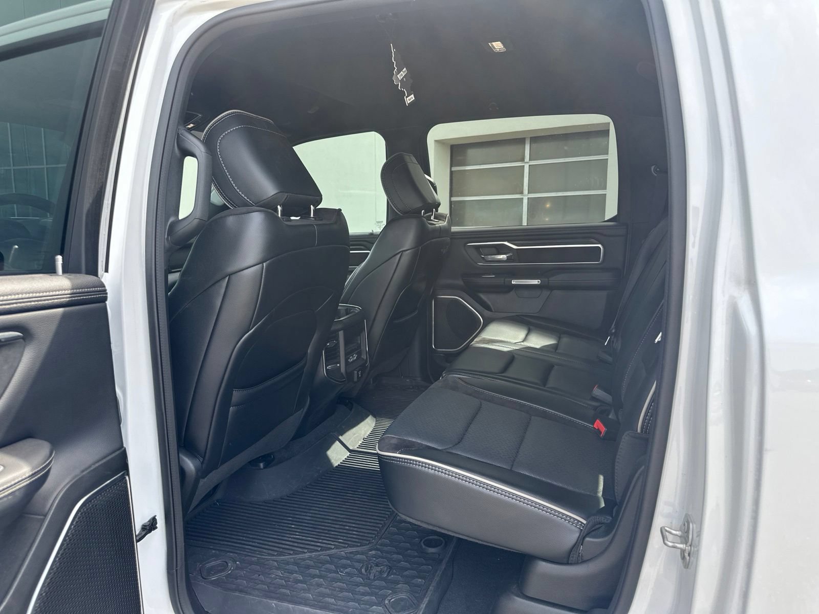 Used 2023 RAM 1500 Laramie AWD/4WD image 5