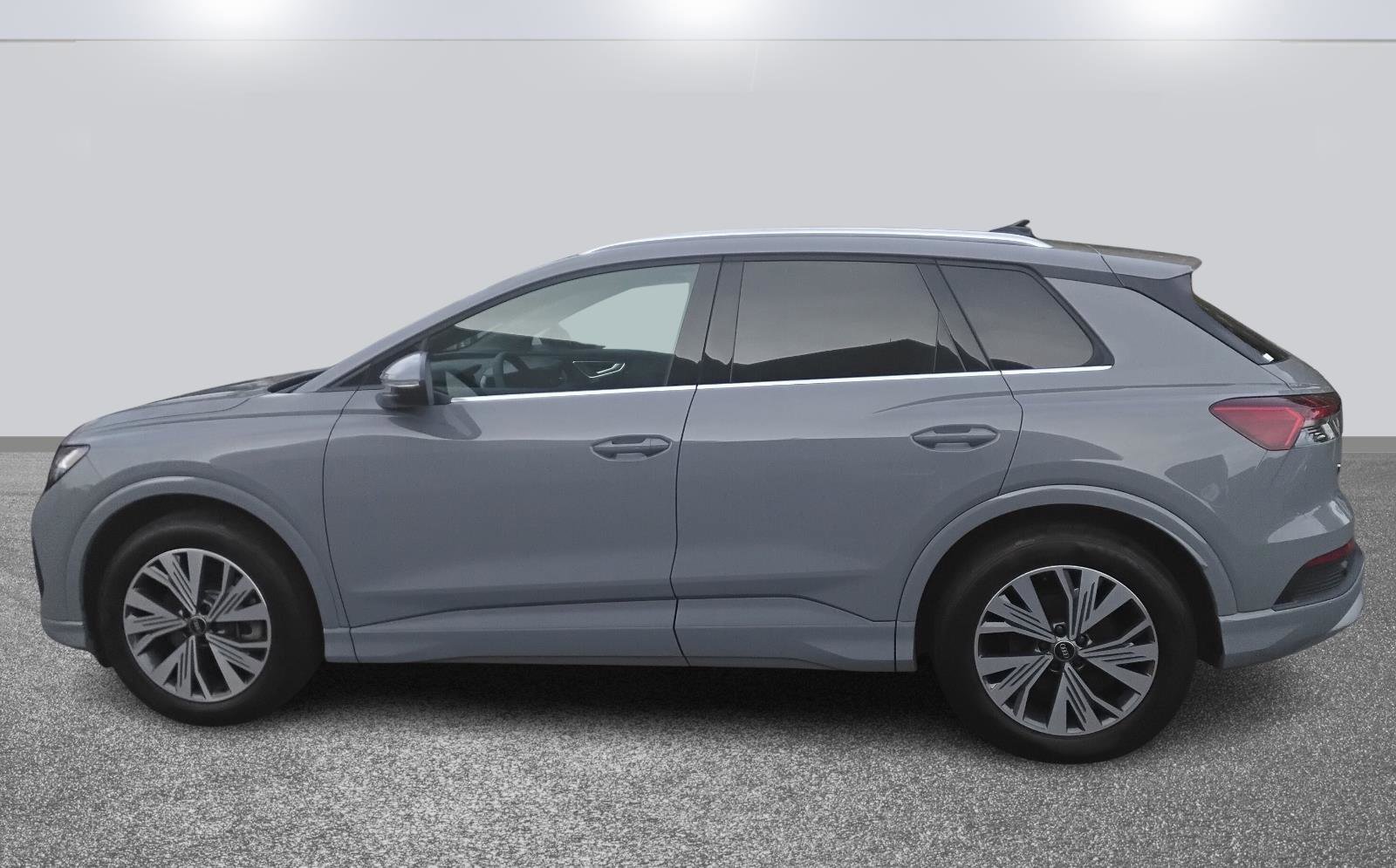 Used 2025 Audi Q4 e-tron Premium image 6