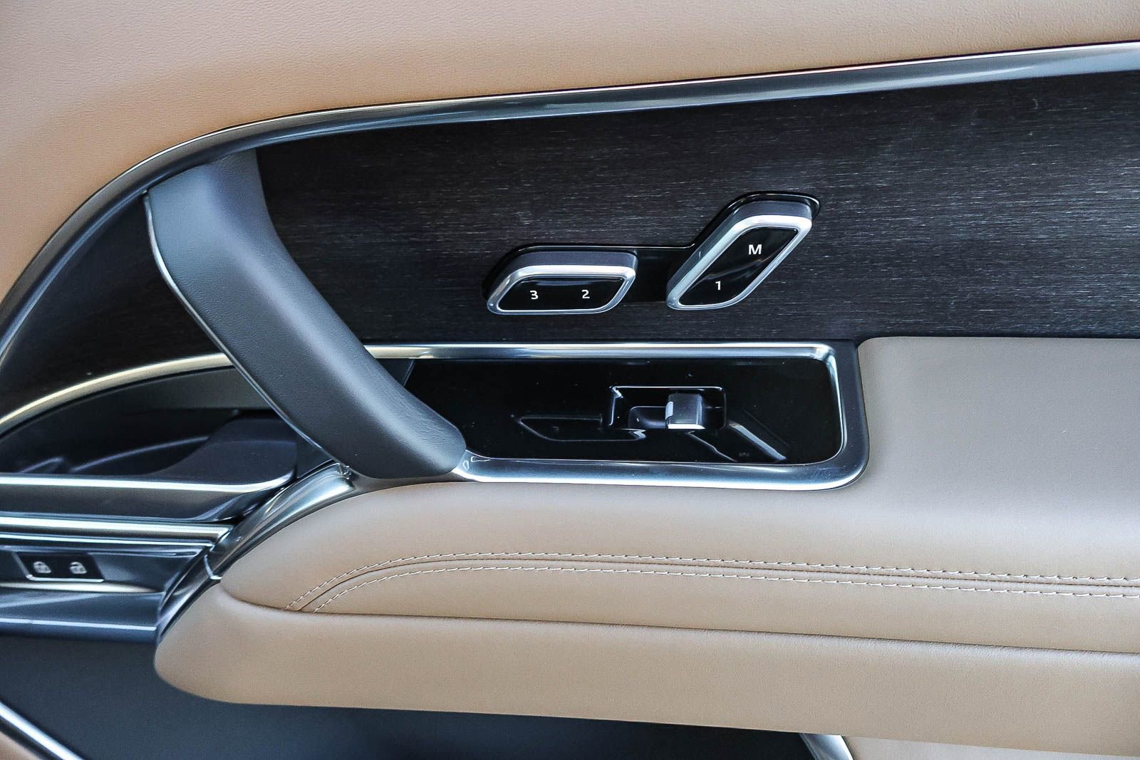 New 2026 Land Rover Range Rover SE image 19