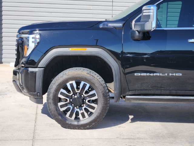 Used 2026 GMC Sierra 2500 Denali Ultimate AWD/4WD image 9