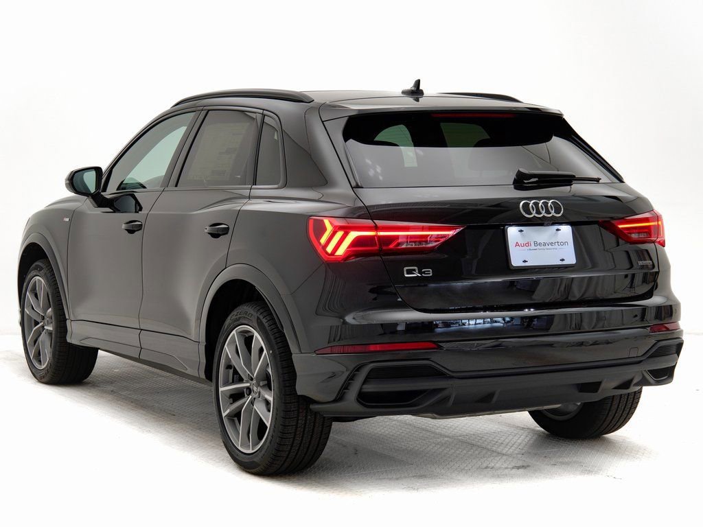Used 2025 Audi Q3 2.0T Premium w/ Black Optic Sport Package AWD/4WD image 29