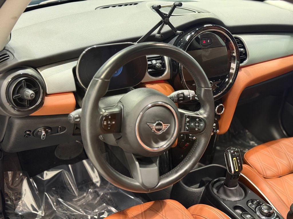 Used 2024 MINI Cooper SE w/ Signature Upholstery Package image 11