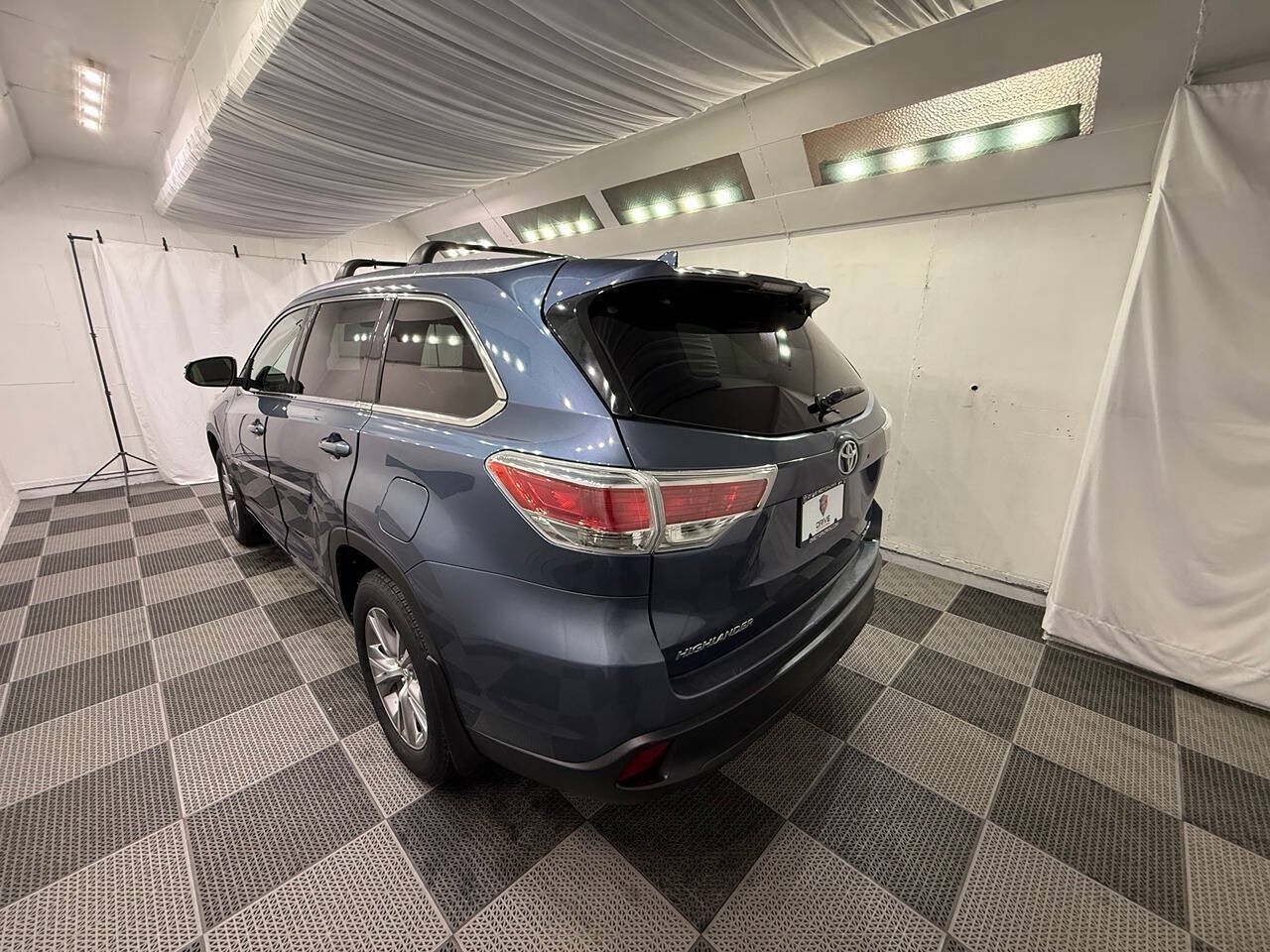 Used 2014 Toyota Highlander XLE AWD/4WD image 4
