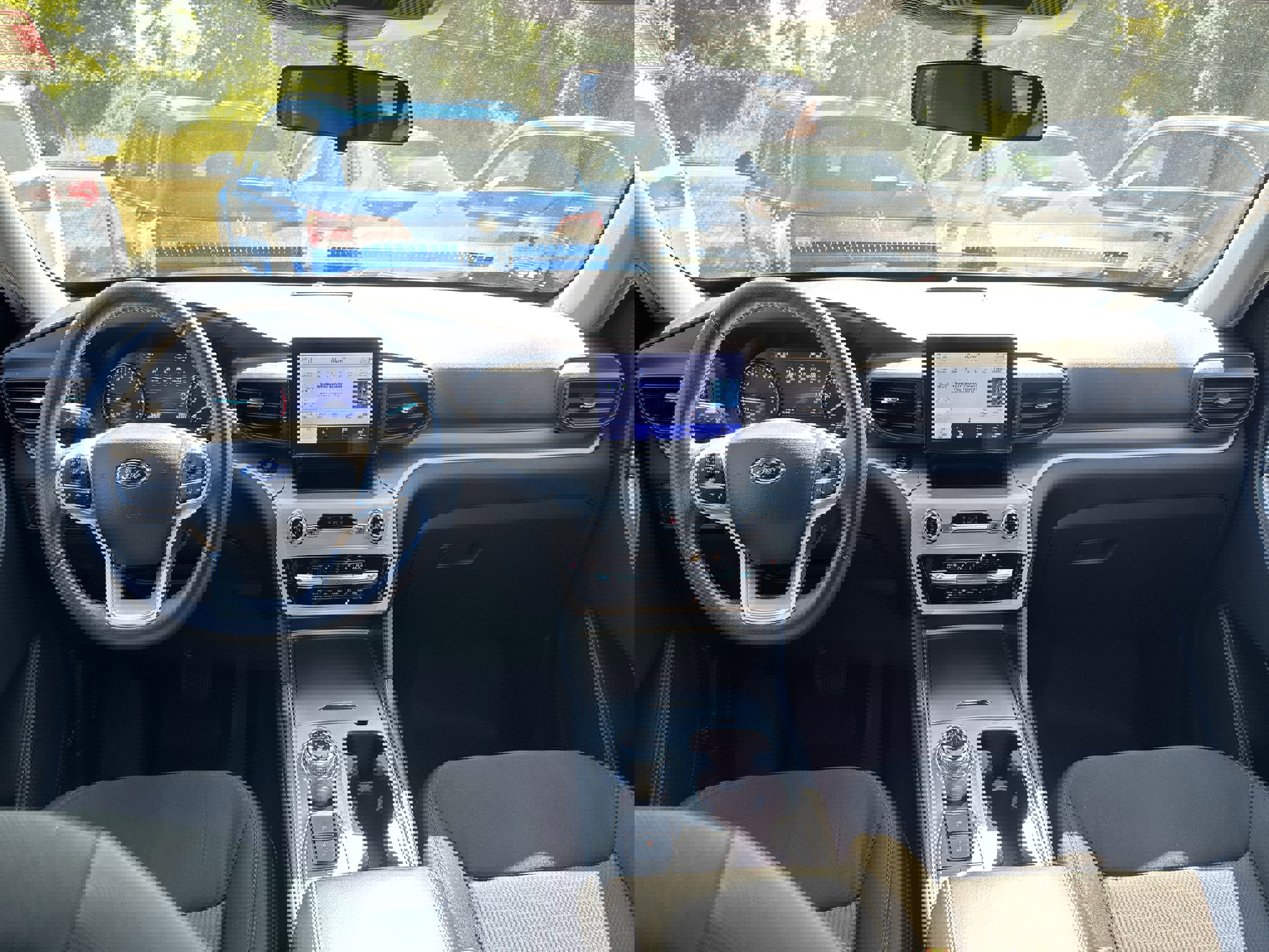 Used 2022 Ford Explorer XLT image 11