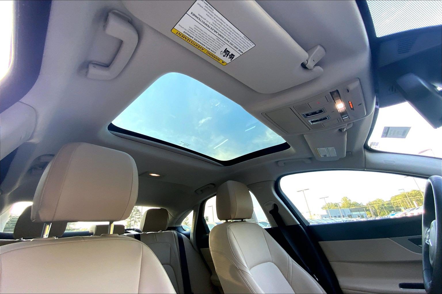 Used 2018 Jaguar XF Premium AWD/4WD image 24