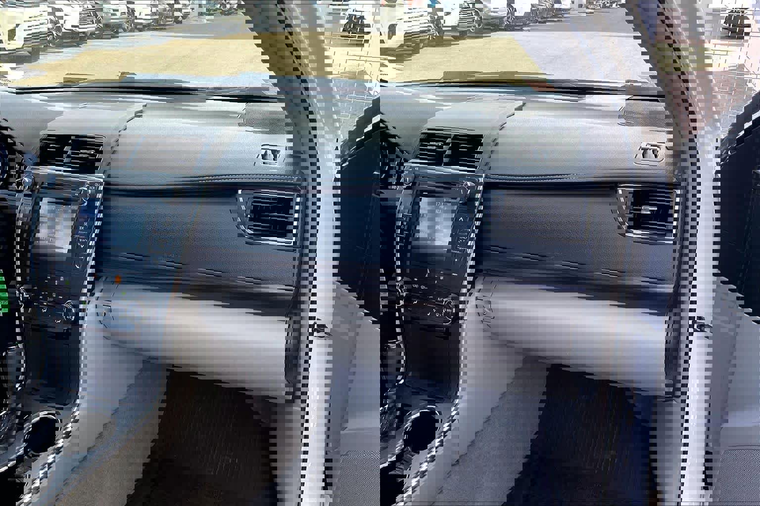 Used 2016 Toyota Camry LE image 18