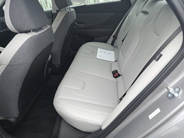 Used 2025 Hyundai Elantra Limited image 30