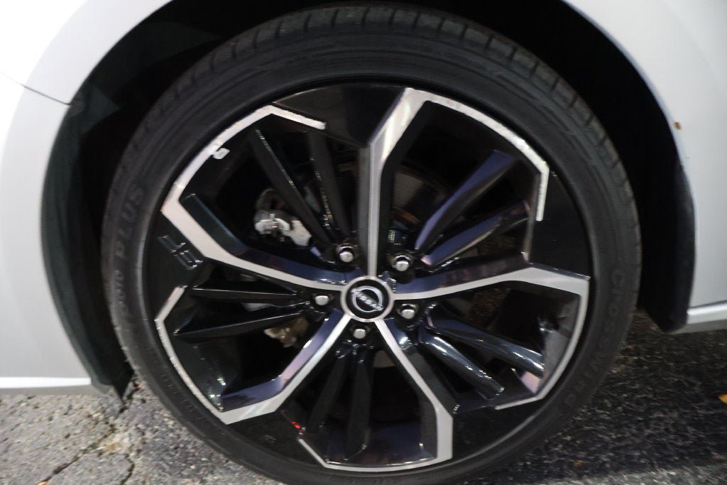 Used 2024 Nissan Altima 2.5 SR FWD image 8