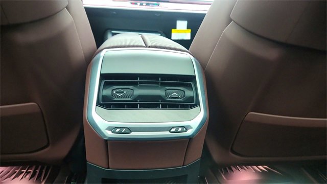 Used 2025 BMW i7 eDrive50 image 41