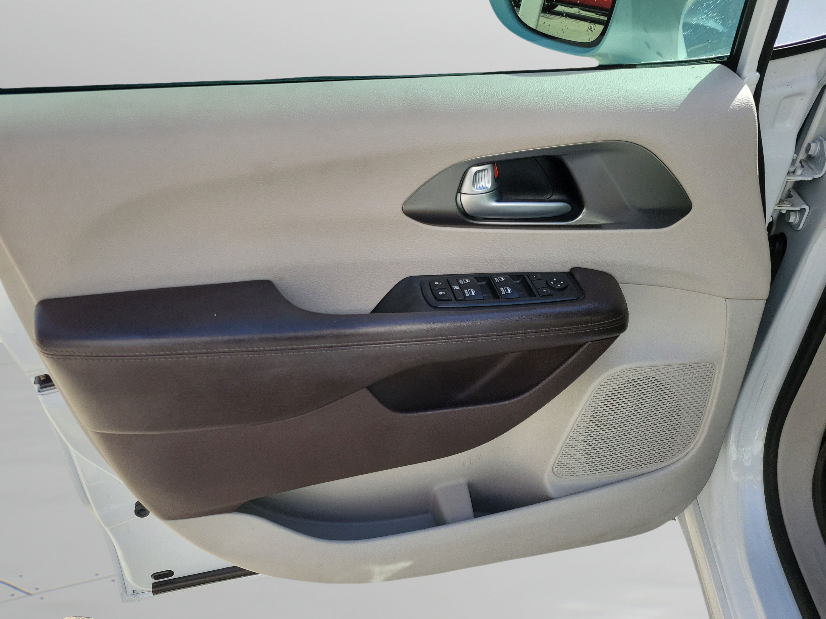 Used 2017 Chrysler Pacifica Touring-L Plus FWD image 6