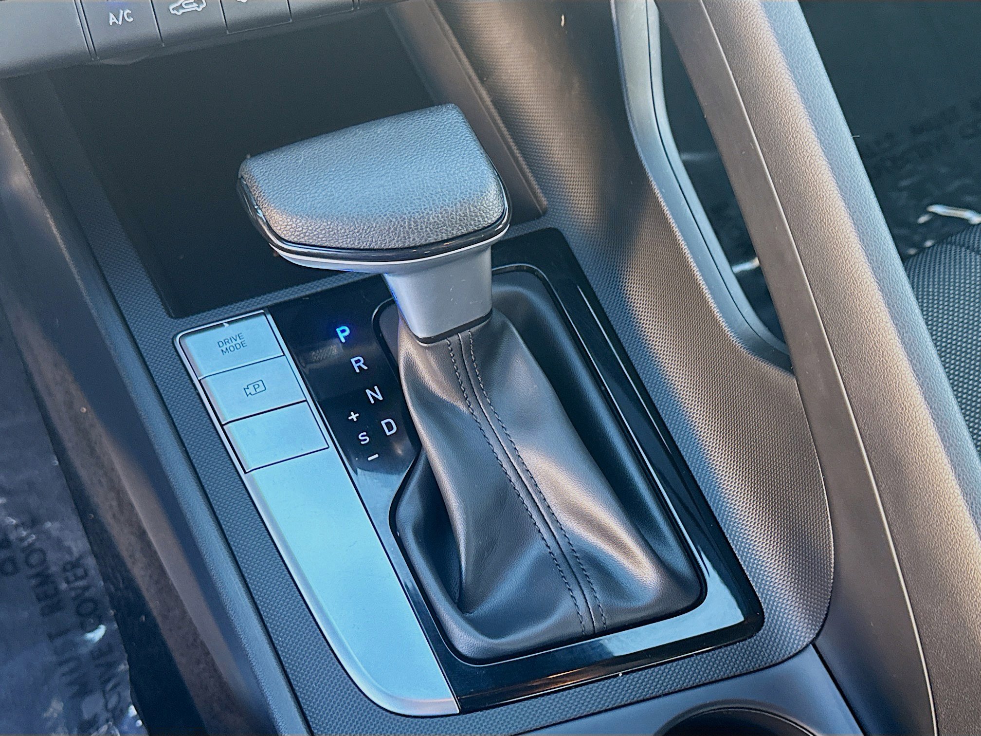 Used 2025 Hyundai Elantra SE image 13