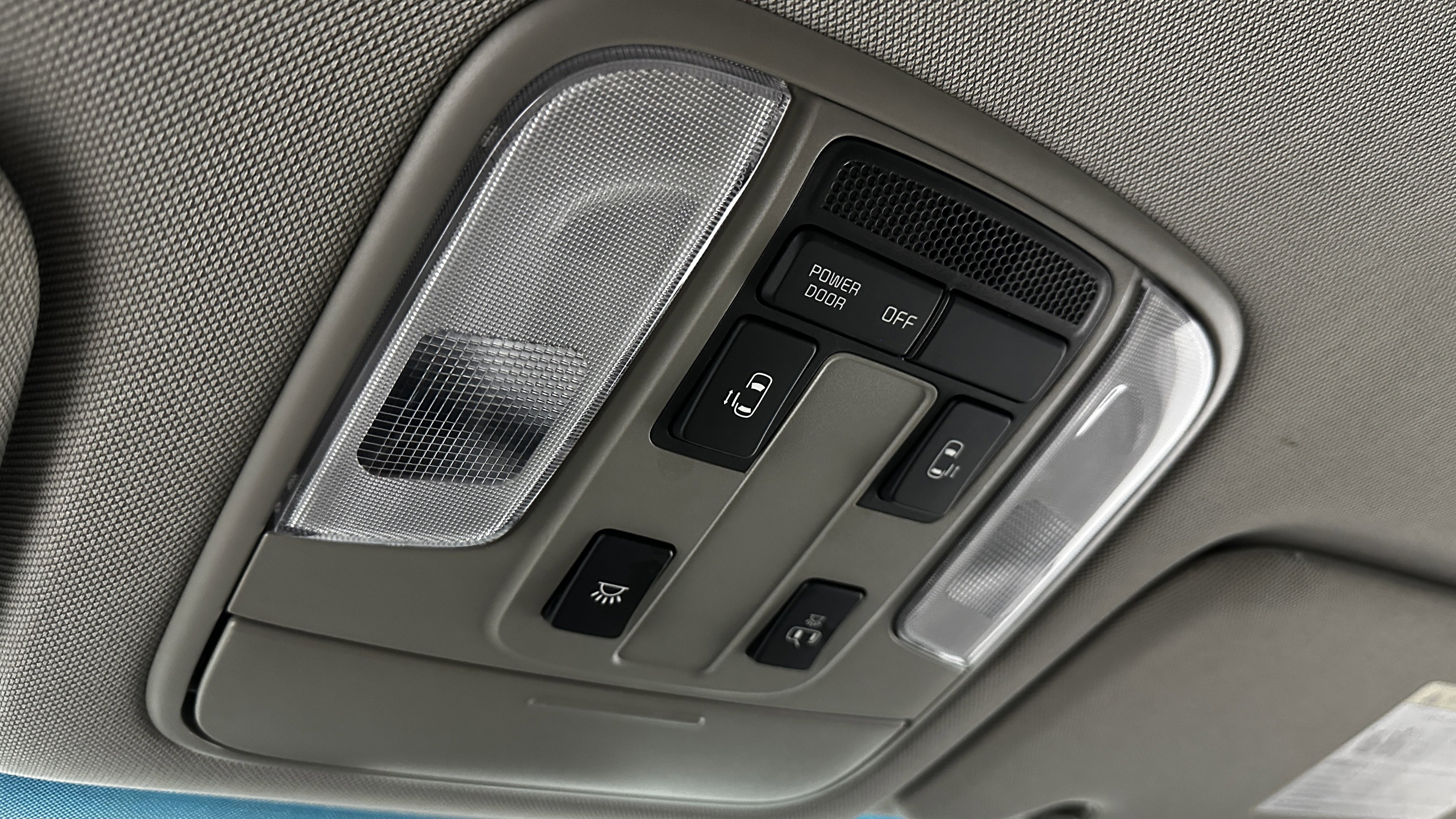 Used 2018 Kia Sedona LX image 17