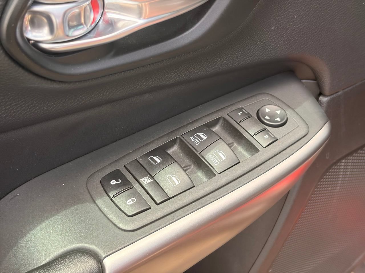 Used 2022 Jeep Cherokee Latitude Lux FWD image 21