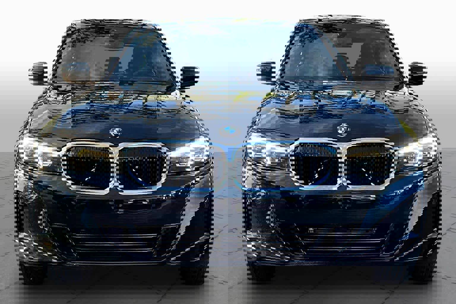 Used 2025 BMW 330i Sedan RWD image 4