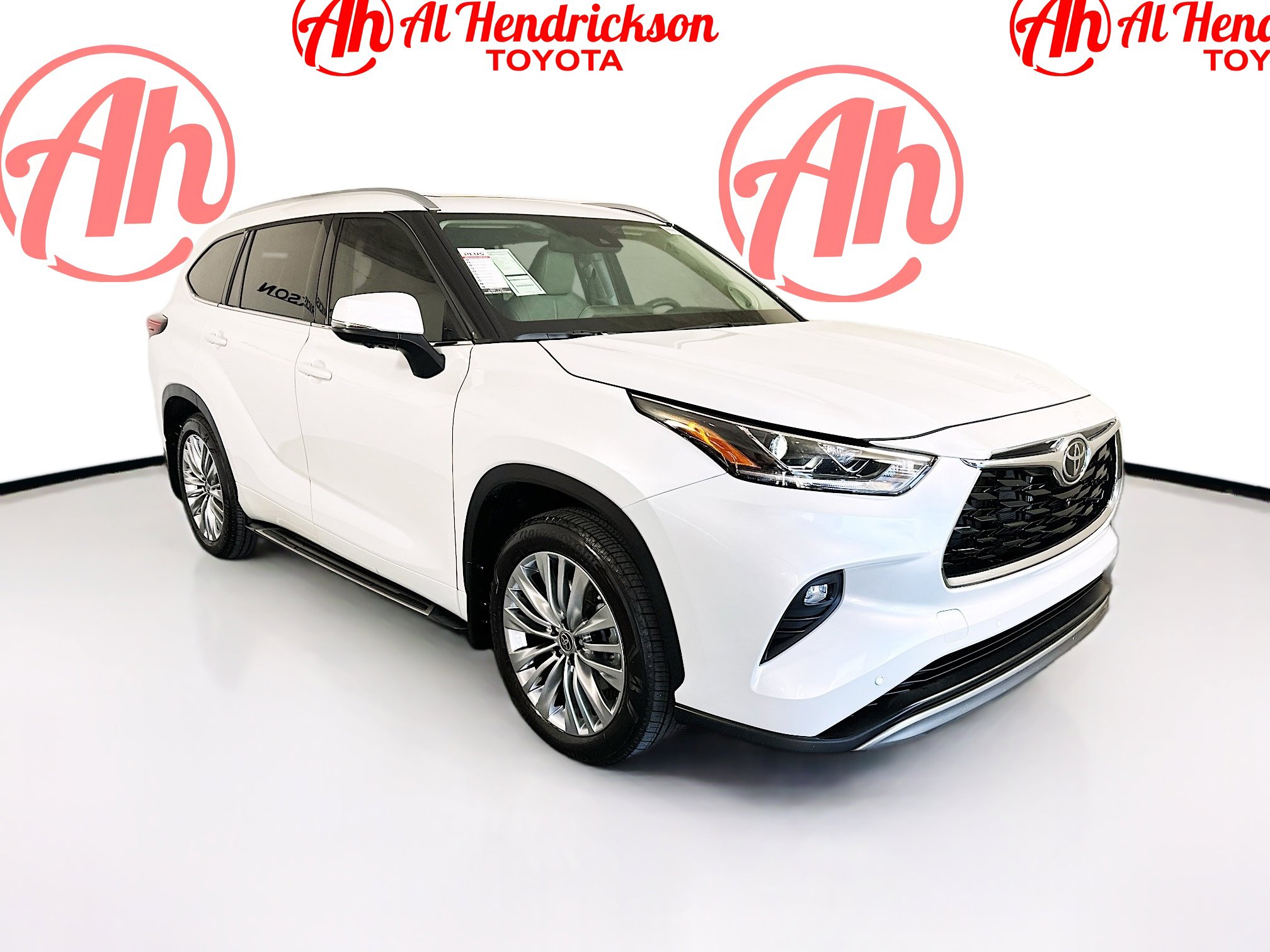 Used 2025 Toyota Highlander Platinum image 1