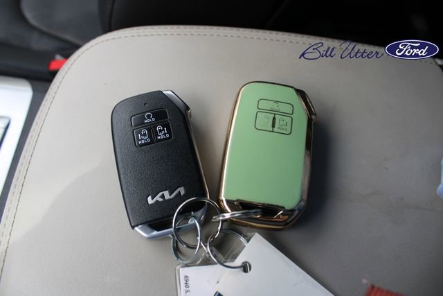 Used 2023 Kia Carnival LX image 11