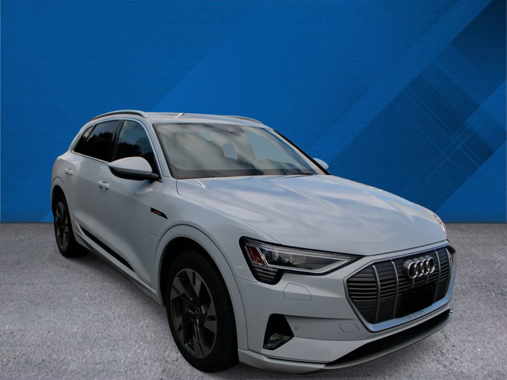 Used 2022 Audi e-tron Premium w/ Towing Package image 2