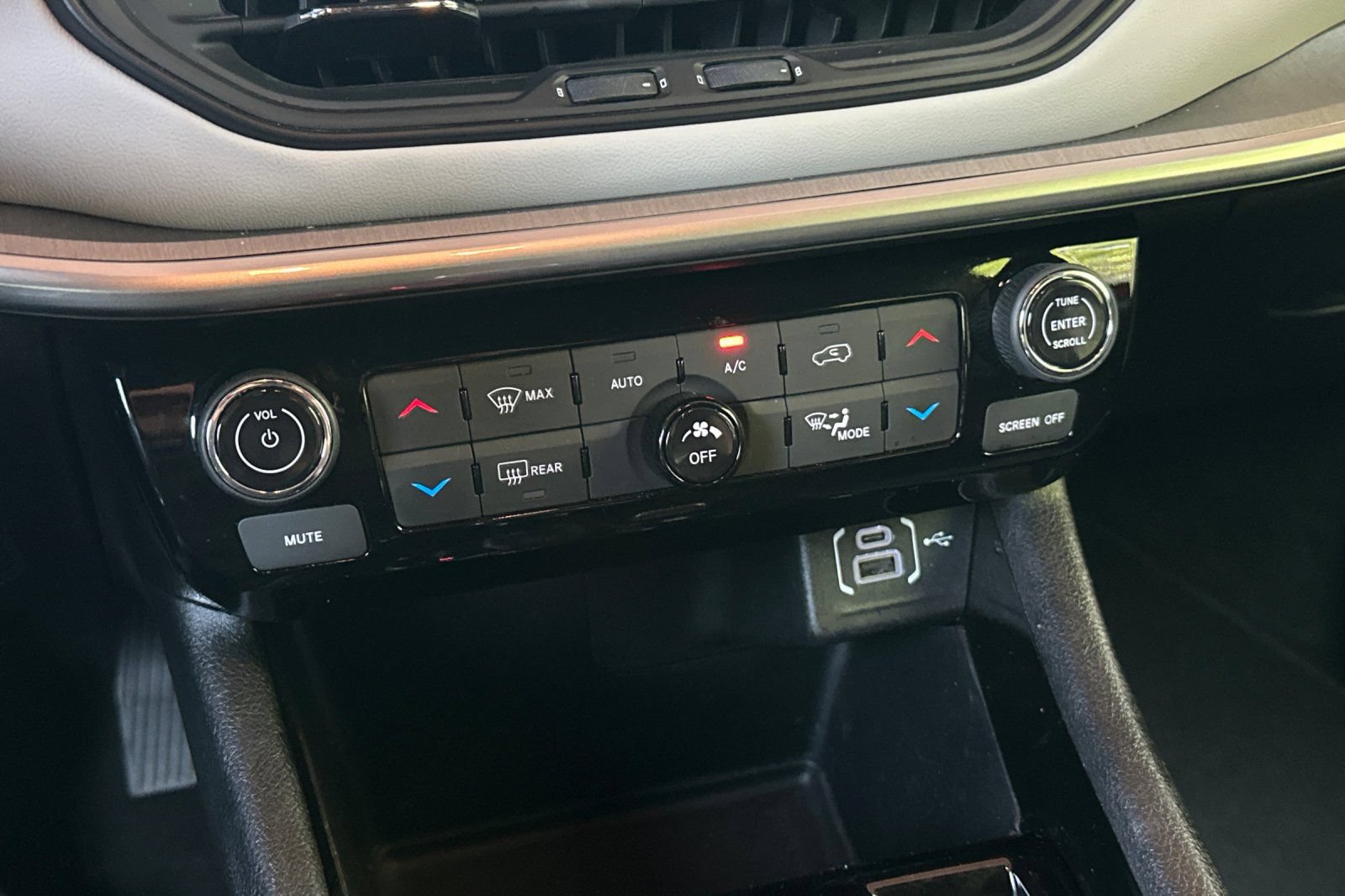 Used 2025 Jeep Compass Limited AWD/4WD image 20