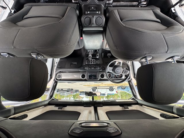 Used 2018 Jeep Wrangler Unlimited Sahara AWD/4WD image 23