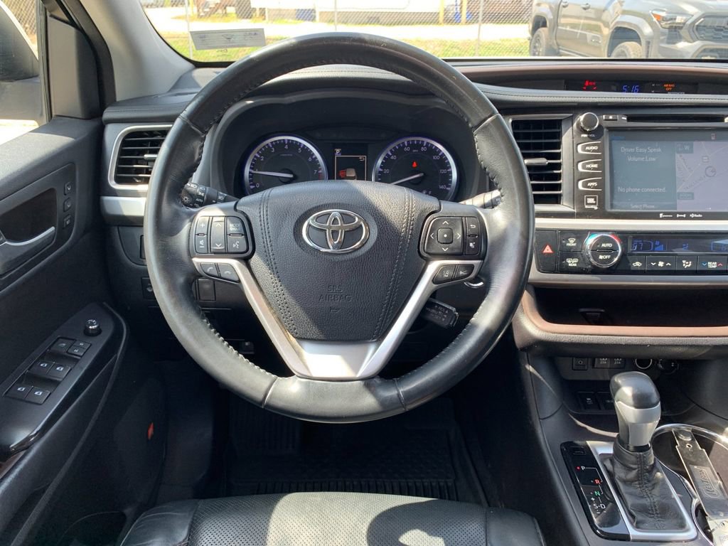 Used 2018 Toyota Highlander Limited image 17