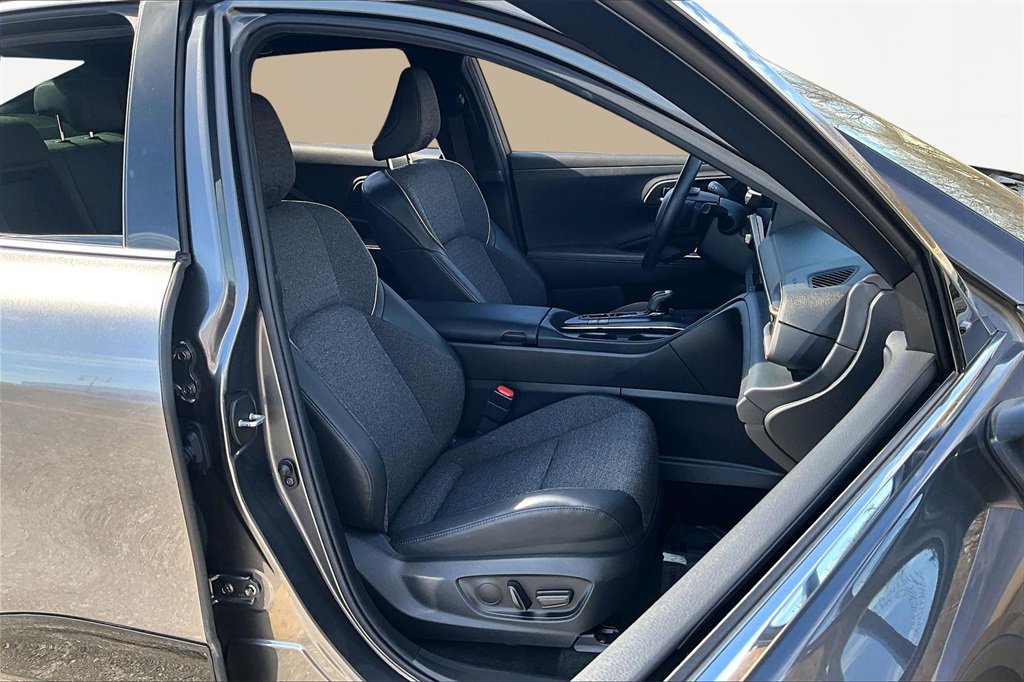 Used 2023 Toyota Crown XLE image 7