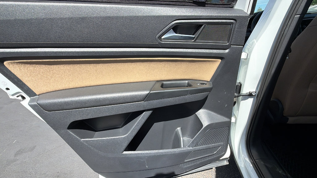 Used 2020 Volkswagen Atlas Cross Sport SE w/ Panoramic Sunroof Package FWD image 15