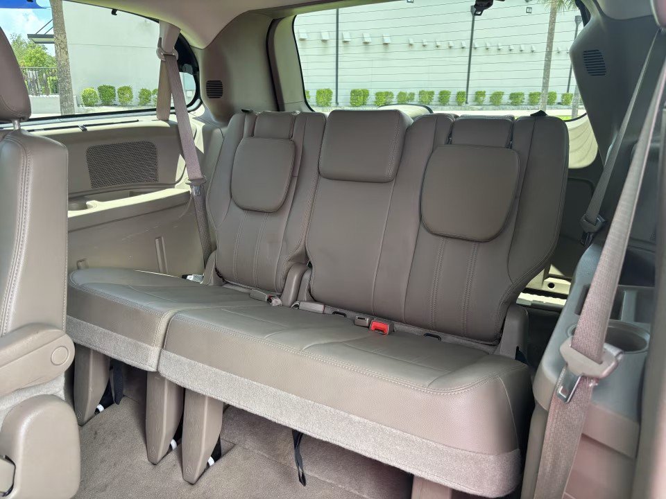 Used 2016 Chrysler Town & Country Touring FWD image 25