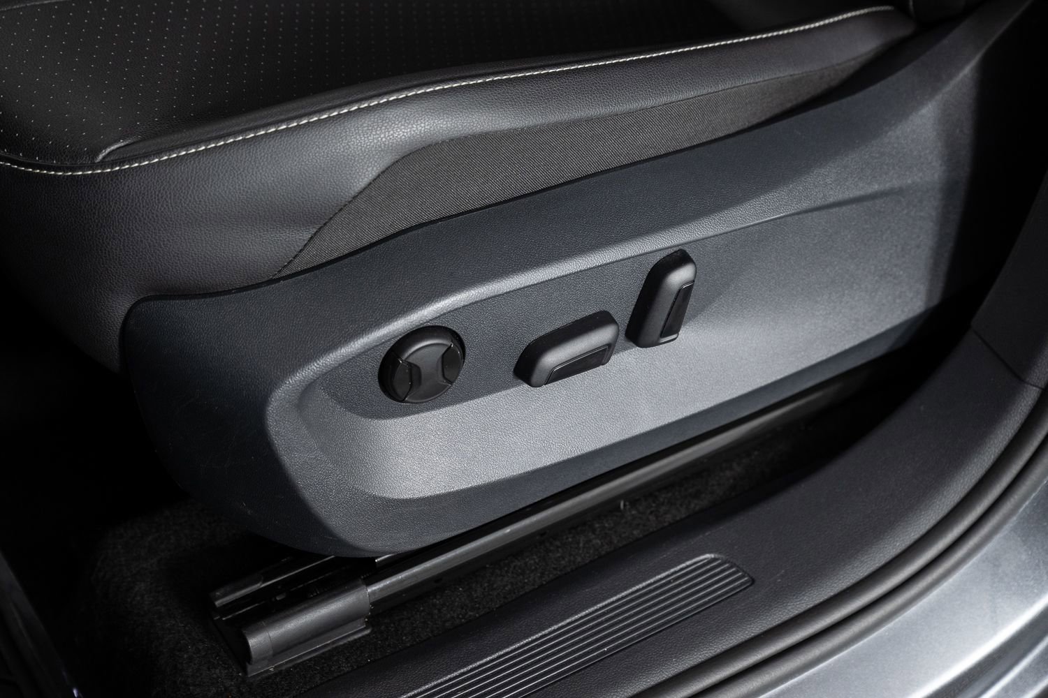 Used 2023 Volkswagen Tiguan SE image 17