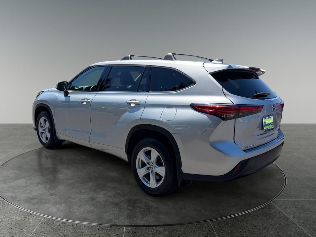 Used 2021 Toyota Highlander L AWD/4WD image 7