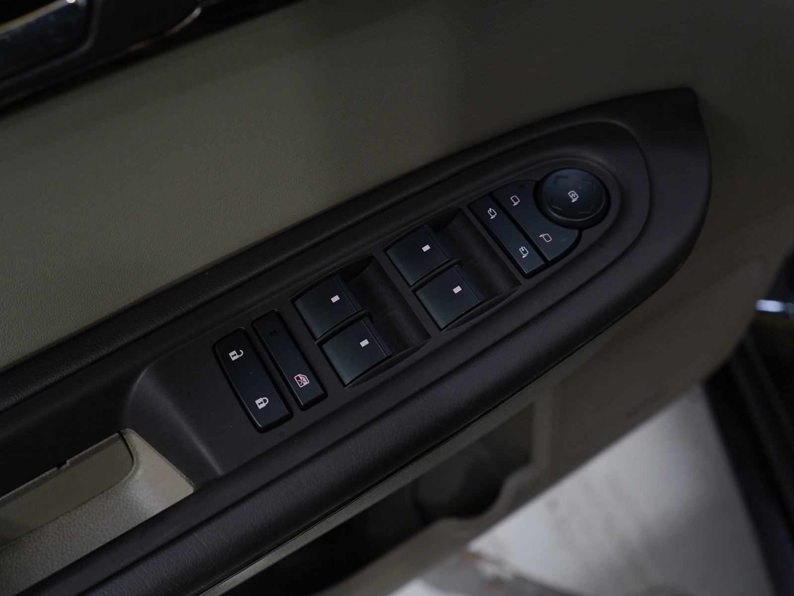 Used 2015 GMC Acadia Denali image 23