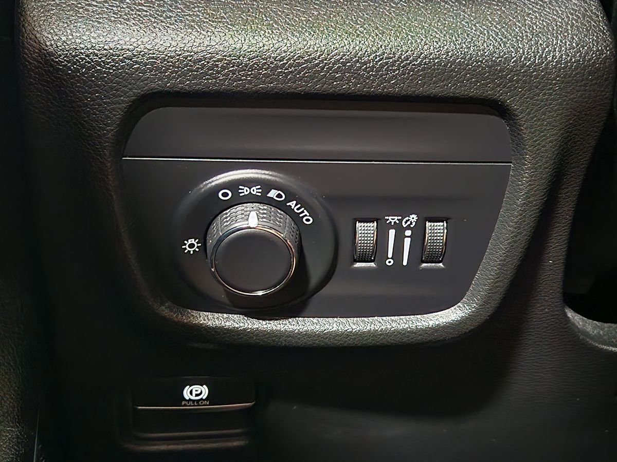 Used 2022 Jeep Grand Cherokee L Laredo RWD image 40