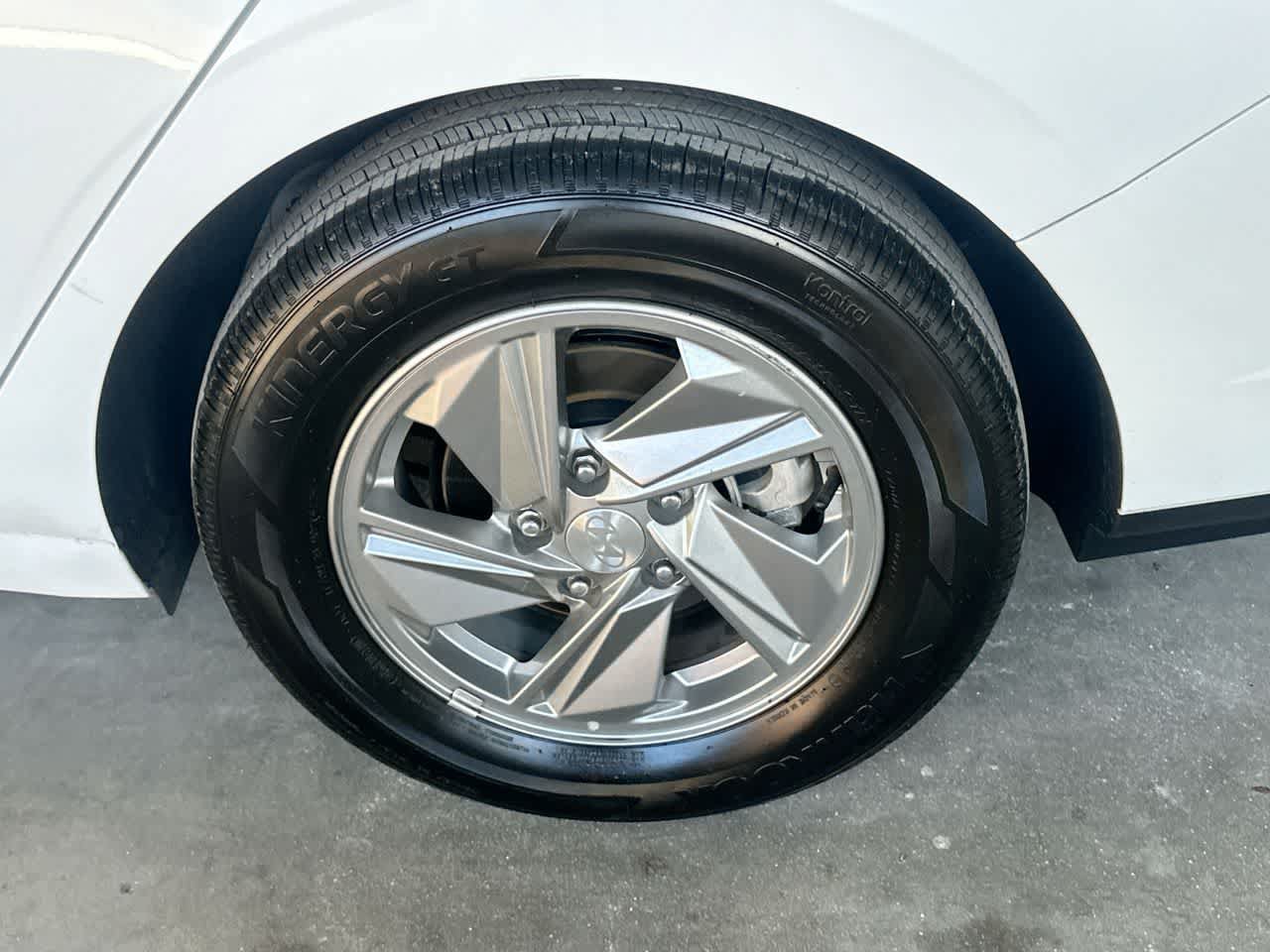 Used 2026 Hyundai Elantra SE FWD image 11