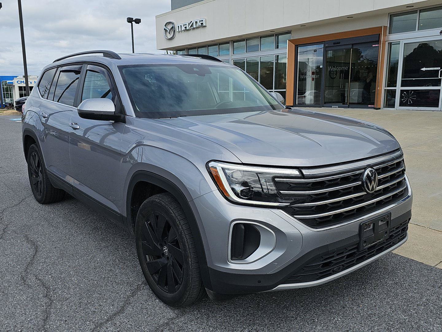 Used 2024 Volkswagen Atlas SE AWD/4WD image 1