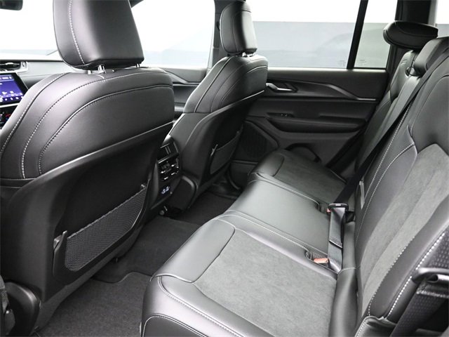 New 2025 Jeep Grand Cherokee Altitude image 16